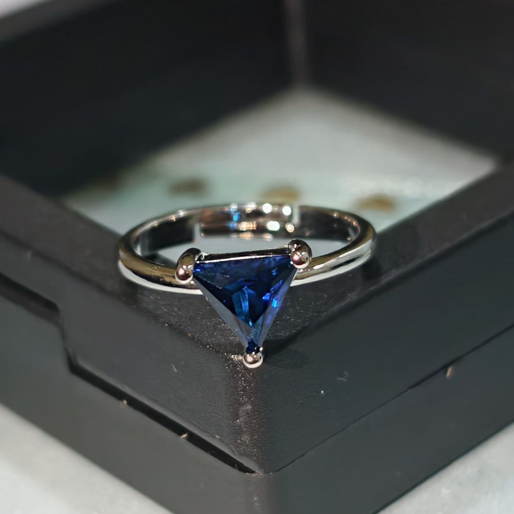 Special Knuckle Trillion Ring (American Diamond)