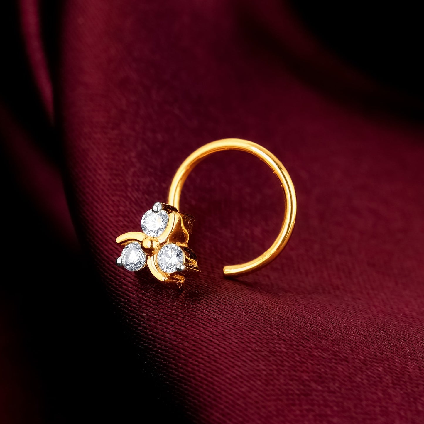 Gold Dreamy Bloom Diamond Nose Pin