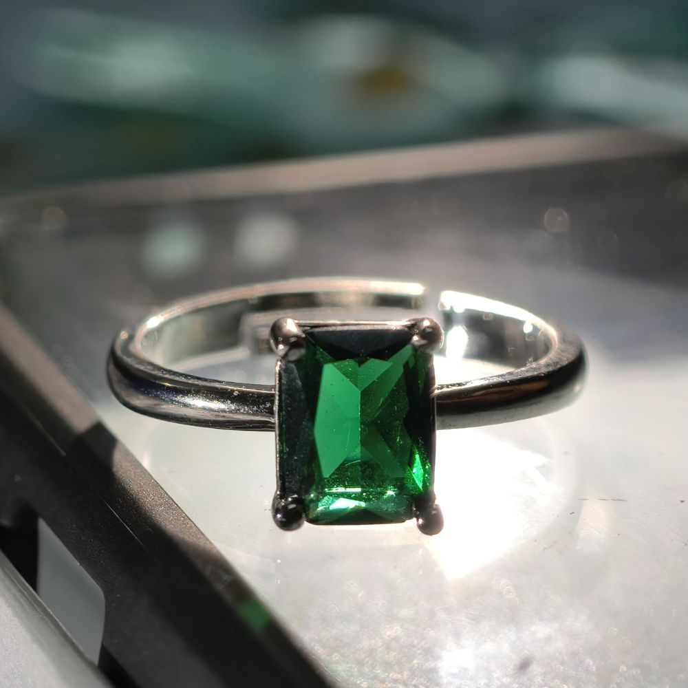 Elegant Emerald Solitaire Ring