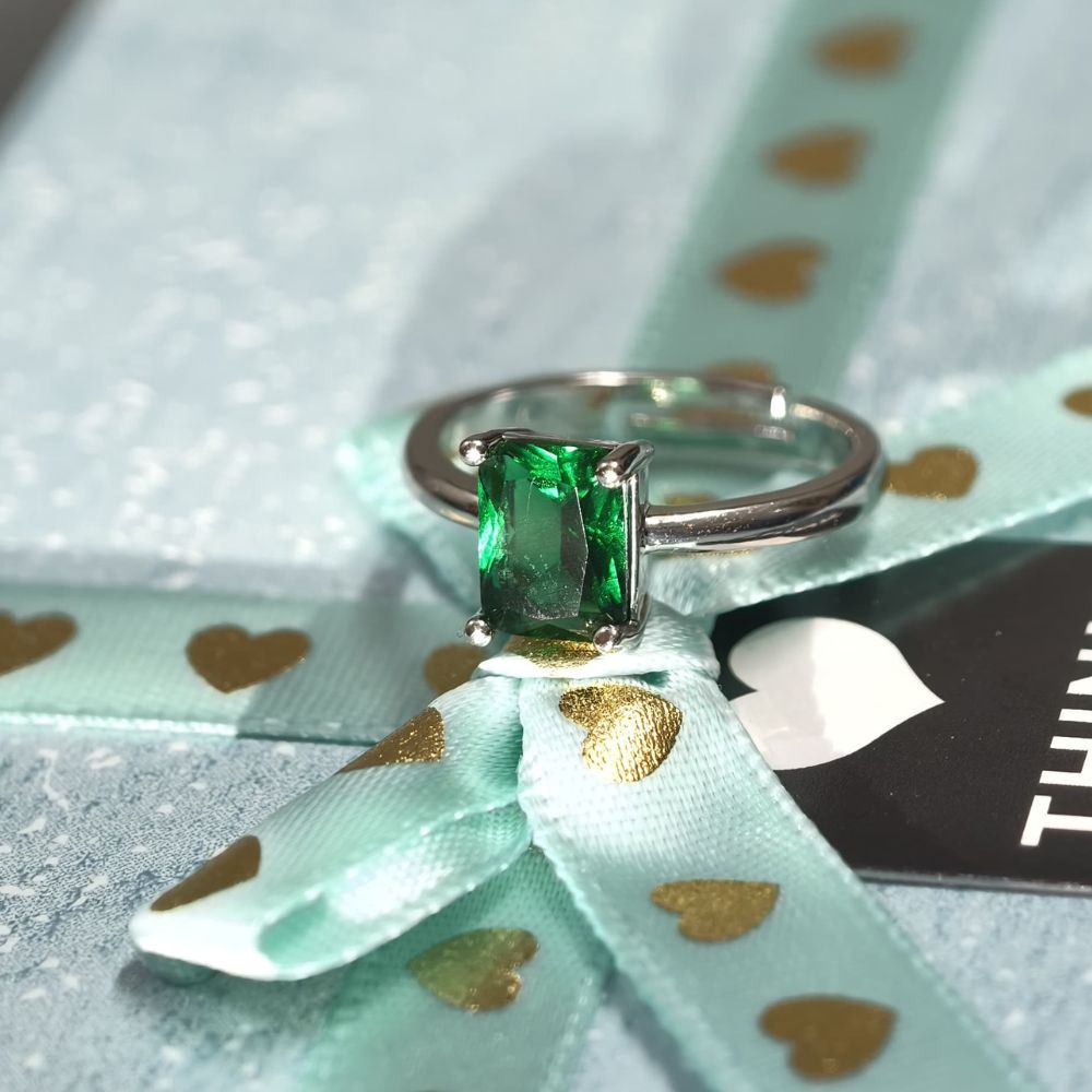 Elegant Emerald Solitaire Ring