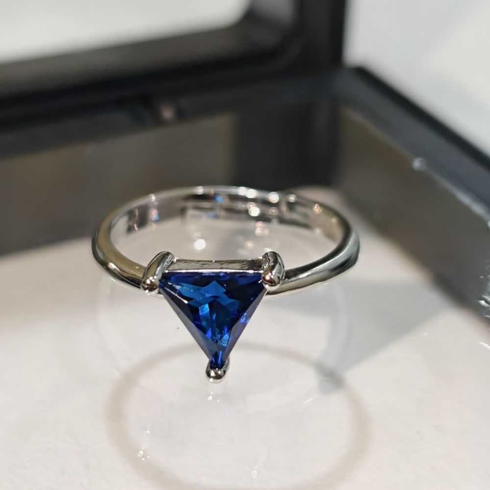 Special Knuckle Trillion Ring (American Diamond)