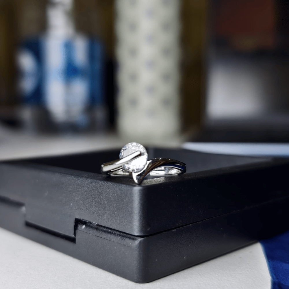 Elegance Curve Solitaire Ring