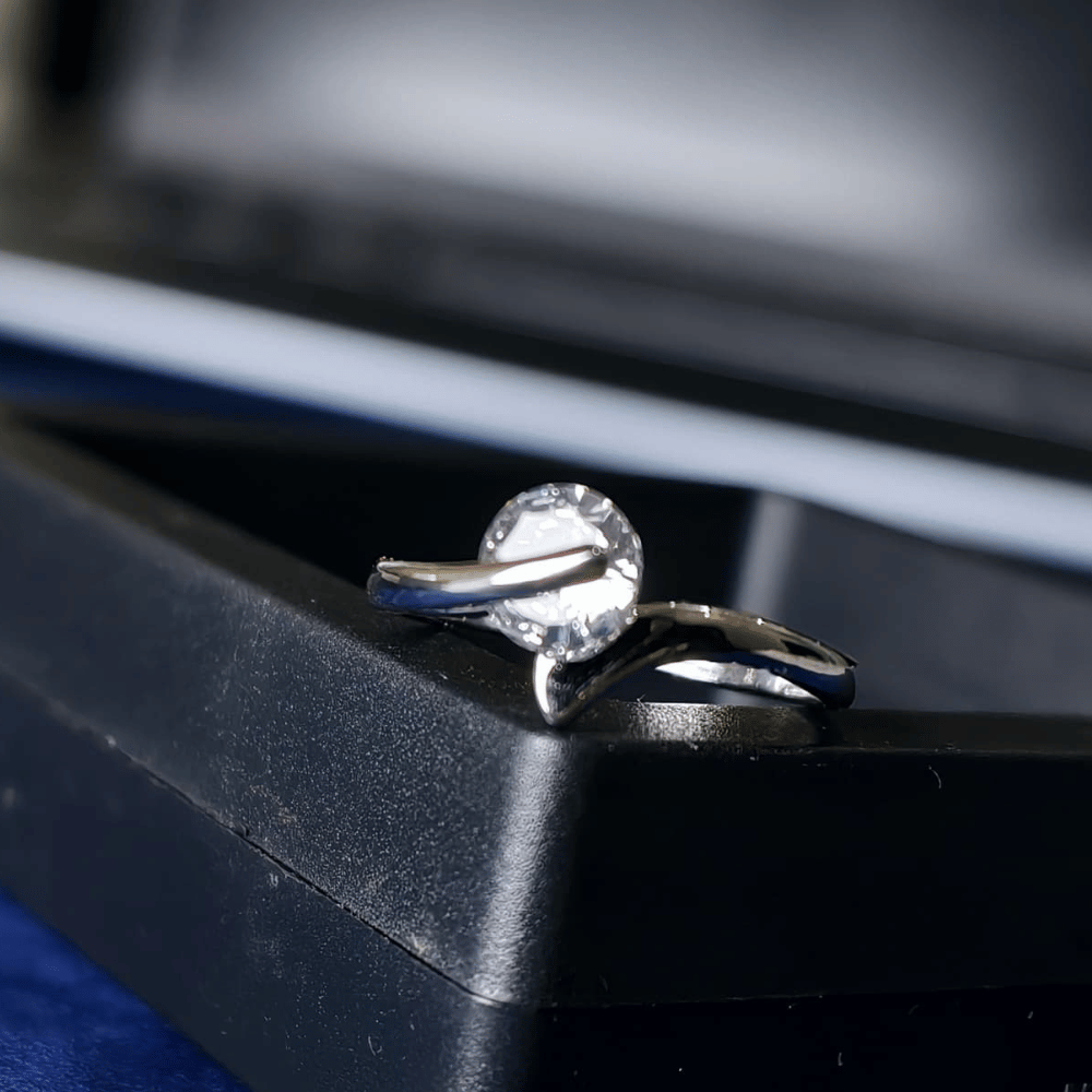 Elegance Curve Solitaire Ring