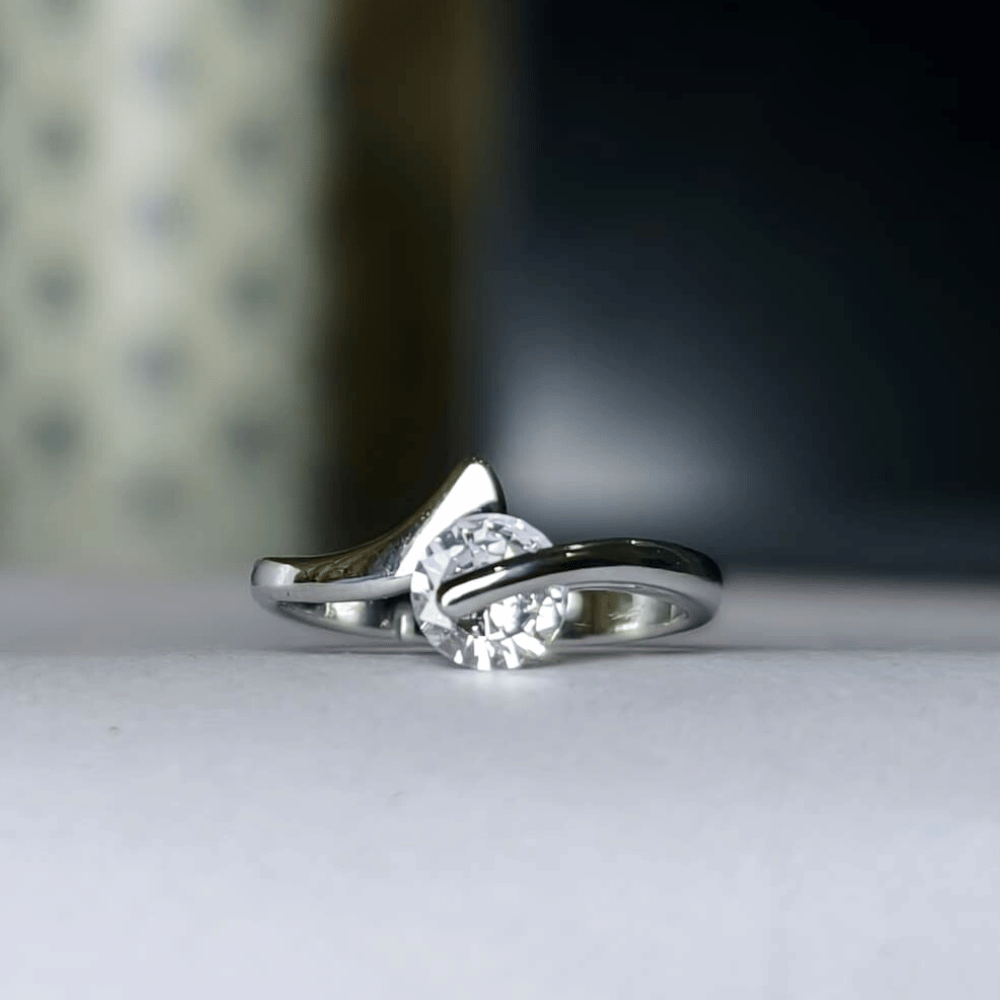 Elegance Curve Solitaire Ring