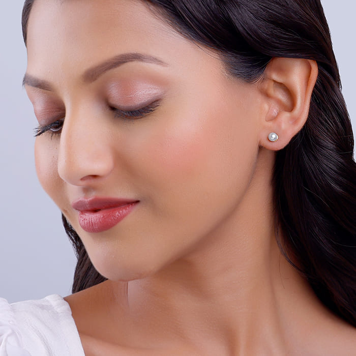 Gold Pearl-fect Studs