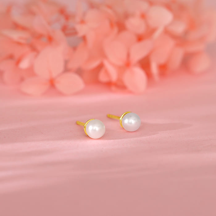 Gold Pearl-fect Studs