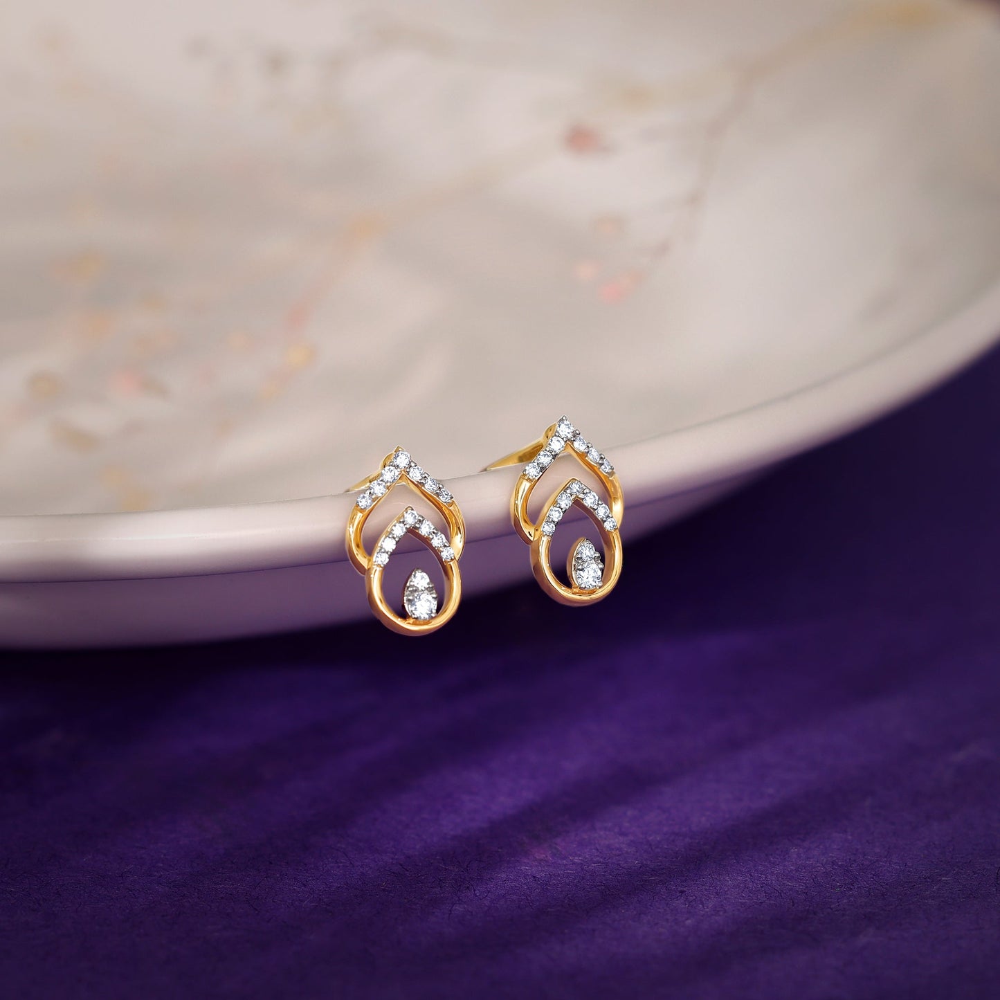 Gold Leafy Elegance Diamond Earrings