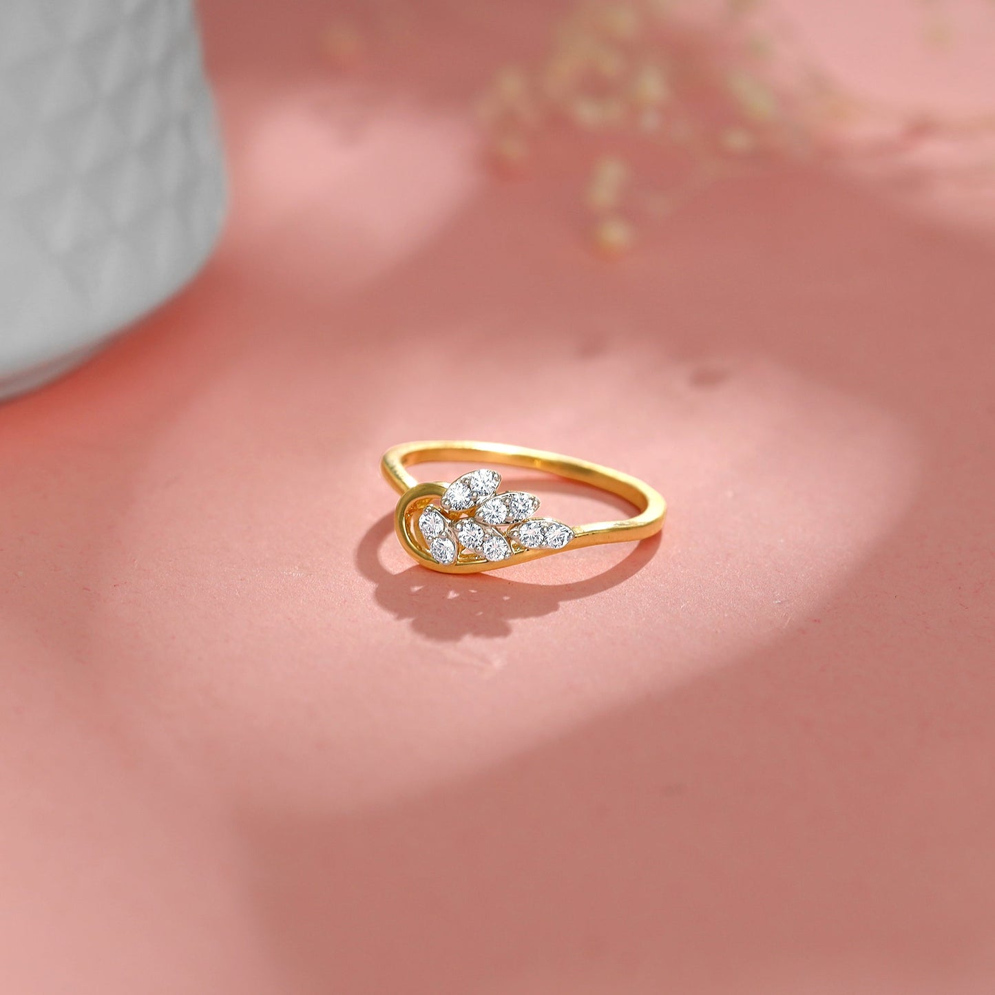 Gold Sparkling Leaf Diamond Ring