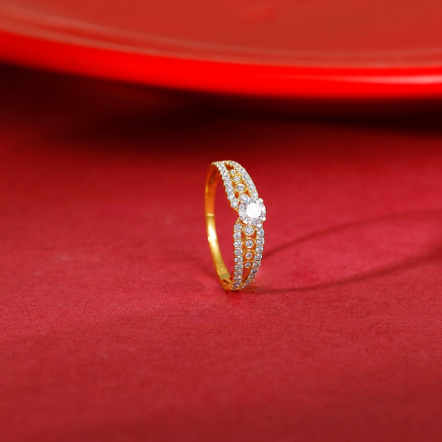 Gold Splendid Solitaire Diamond Ring