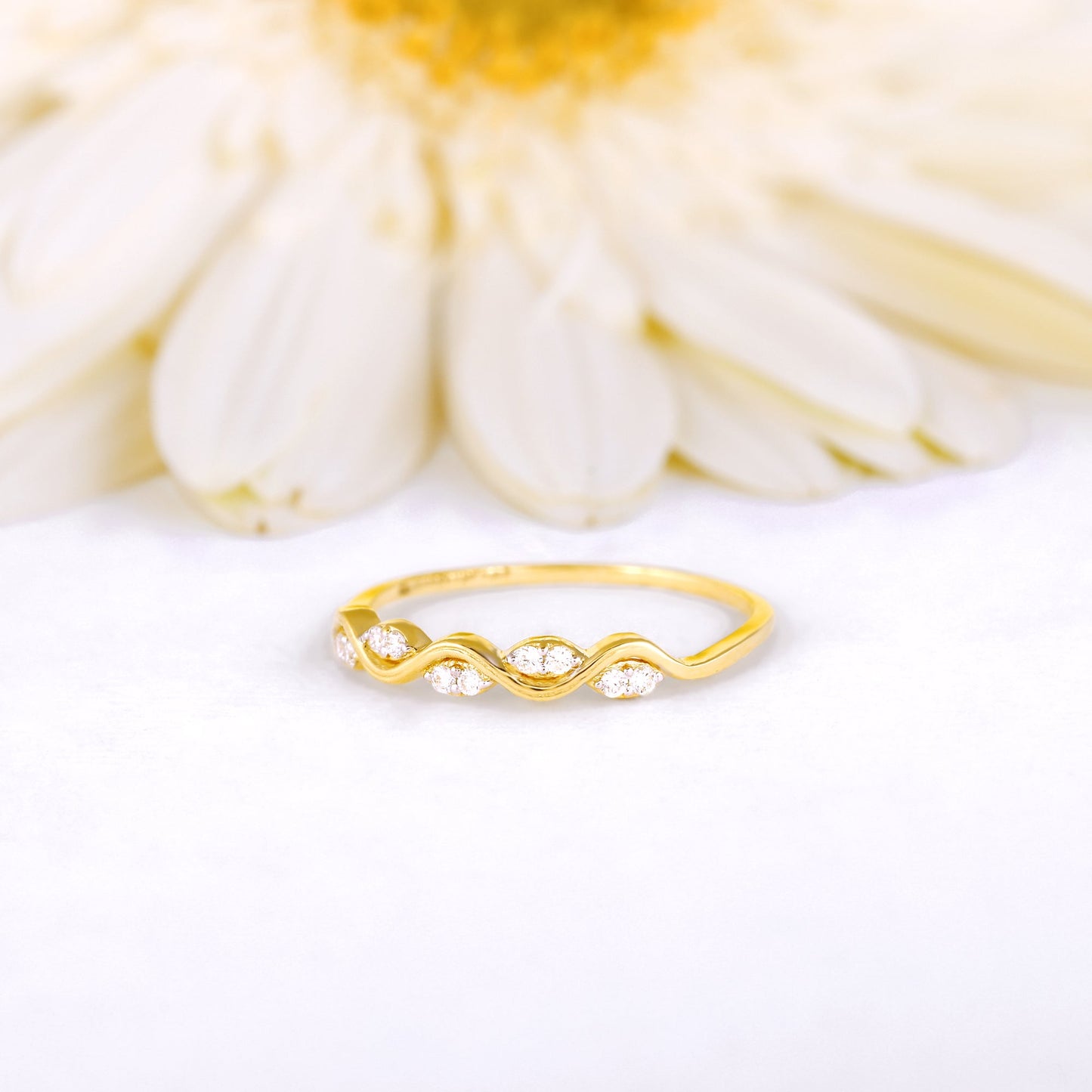 Gold Majestic Curves Diamond Ring
