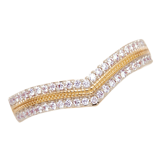 Aukera - V-Shaped Gold Ring with Pave Diamonds