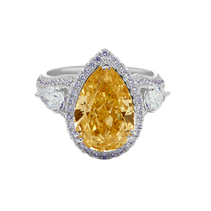 Aukera – Champagne Crowned Pear Ring
