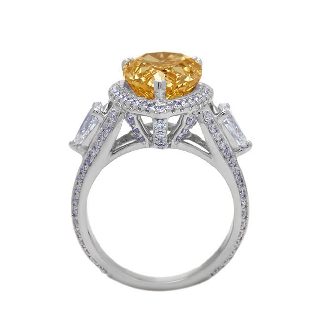 Aukera – Champagne Crowned Pear Ring