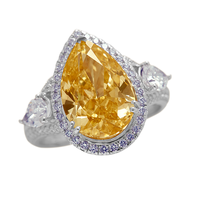 Aukera – Champagne Crowned Pear Ring